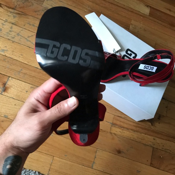 GCDS brand new size 11 but runs 2 size downs - Picture 7 of 15